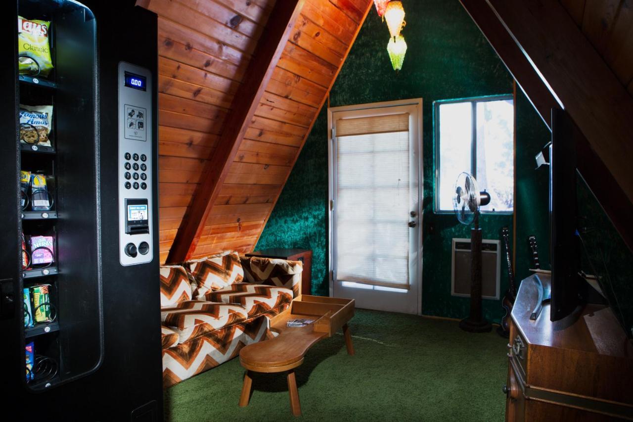 Hicksville Pines Chalets & Motel Idyllwild Esterno foto