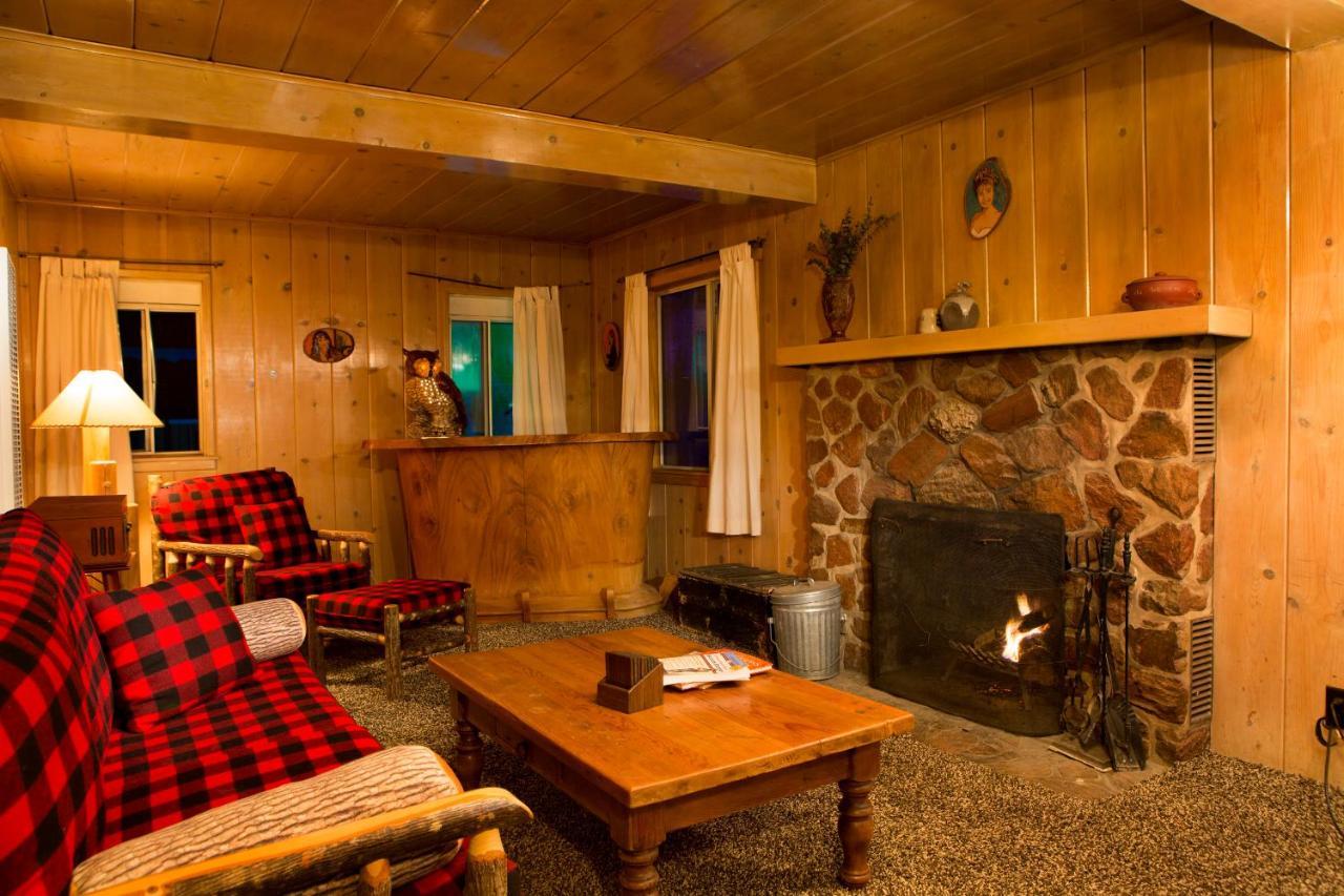 Hicksville Pines Chalets & Motel Idyllwild Esterno foto