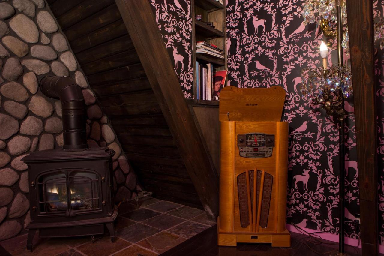 Hicksville Pines Chalets & Motel Idyllwild Esterno foto