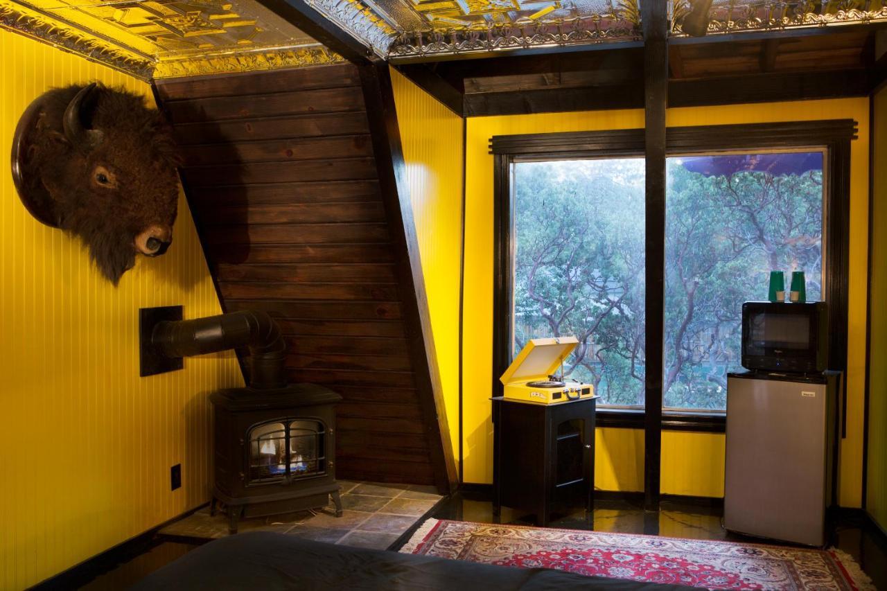 Hicksville Pines Chalets & Motel Idyllwild Esterno foto