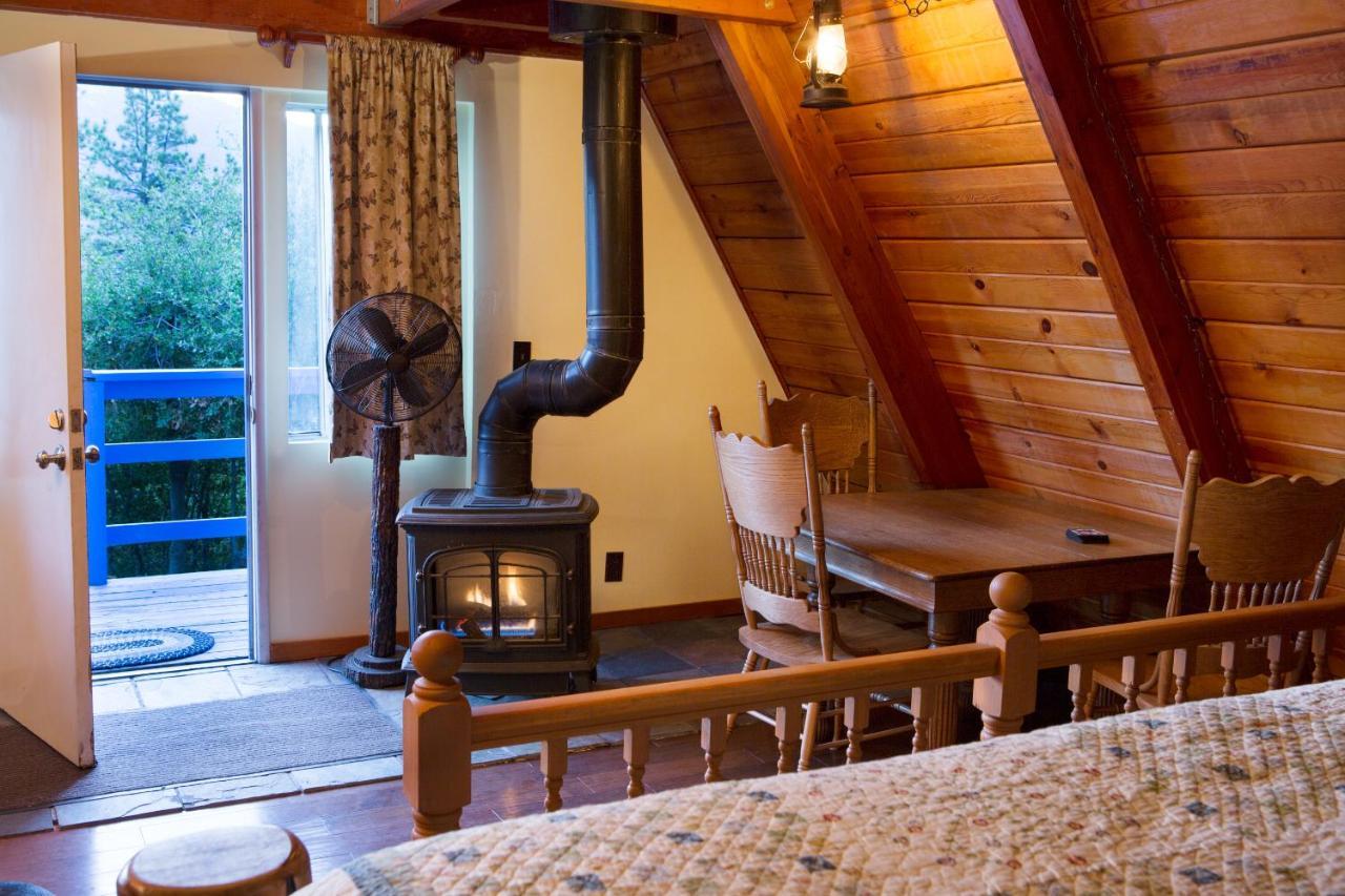 Hicksville Pines Chalets & Motel Idyllwild Esterno foto