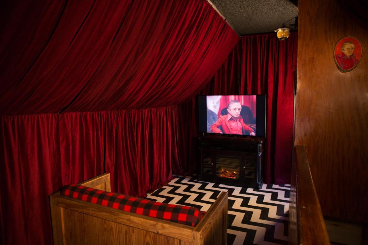 Hicksville Pines Chalets & Motel Idyllwild Esterno foto
