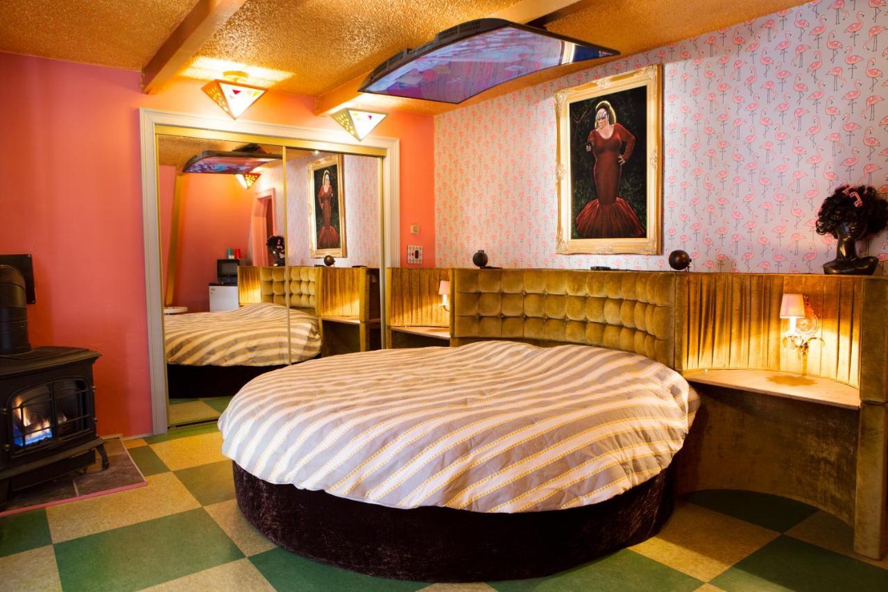 Hicksville Pines Chalets & Motel Idyllwild Esterno foto